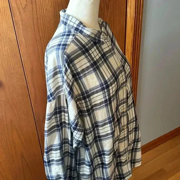 Old Navy XXL Oversized Boyfriend Blue And White Women’s Button Shirt - Picture 5 of 11